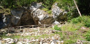 La Grotta del Rio Martino di Crissolo ha riaperto al pubblico La Guida - La Grotta del Rio Martino di Crissolo ha riaperto al pubblico