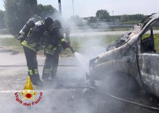 La Guida - Incendio di un furgone vicino a Bra, nessun ferito