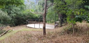 Rifreddo, anonimi giardinieri ripuliscono area vicino a santuario La Guida - Rifreddo, anonimi giardinieri ripuliscono area vicino a santuario
