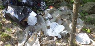 Pradeboni, l’area delle Meschie ricoperta di rifiuti La Guida - Pradeboni, l’area delle Meschie ricoperta di rifiuti