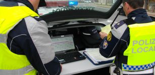 Cuneo: controlli della Polizia Locale sull’asse centrale cittadino La Guida - Cuneo: controlli della Polizia Locale sull’asse centrale cittadino