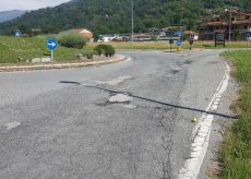 La Guida - Rifreddo, strada provinciale 26 piena di buche e pericolosa