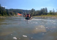 La Guida - Farigliano: scava una zucca gigante e fa rafting sul Tanaro