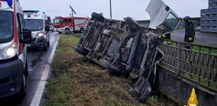 La Guida - Furgone in un fossato a Saluzzo