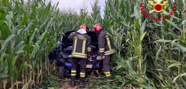 La Guida - Esce di strada con l’auto e finisce in un campo di mais, soccorso