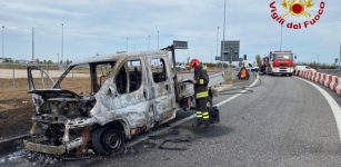 La Guida - Furgone in fiamme, temporanea chiusura raccordo Cuneo Centro