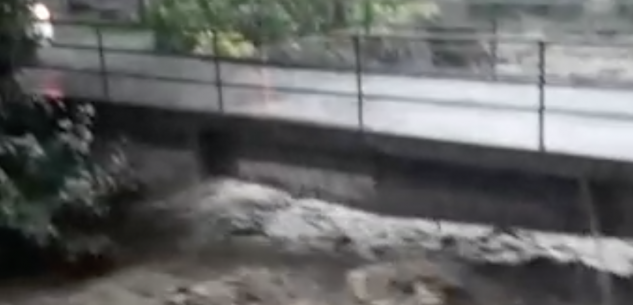 La Guida - Esonda il Vermenagna a Limone, statale 20 chiusa, Tenda senza acqua (video)