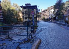 La Guida - Protezione Civile al lavoro per liberare dall’acqua il centro di Limone (video)