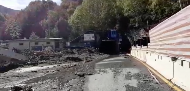 La Guida - La distruzione all’imbocco del tunnel di Tenda (video)