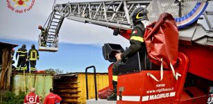 La Guida - Cade in un container, viene tratto in salvo dai Vigili del fuoco