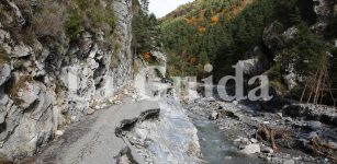 A piedi lungo la Roya, in una valle che non c’è più La Guida - A piedi lungo la Roya, in una valle che non c’è più