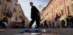 La Guida - Il ballo silenzioso delle scuole di danza