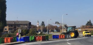 La Guida - Camion perde carico di mele a Confreria