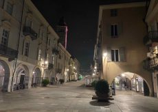 La Guida - Via Roma deserta nella serata prima delle nuove chiusure