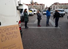 La Guida - “Vogliamo sapere come e quando ripartire” il commercio in piazza