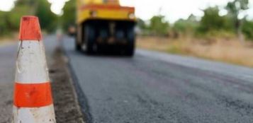 La Guida - Senso unico alternato con semaforo sulla provinciale tra Carrù e Magliano