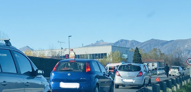 La Guida - Rallentamenti per un incidente nella zona industriale di Caraglio