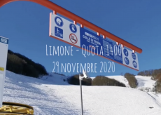 La Guida - Limone, la neve in una località turistica deserta (video)