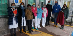 La Guida - L’Abio dona una serie di divise all’insegnante ospedaliera