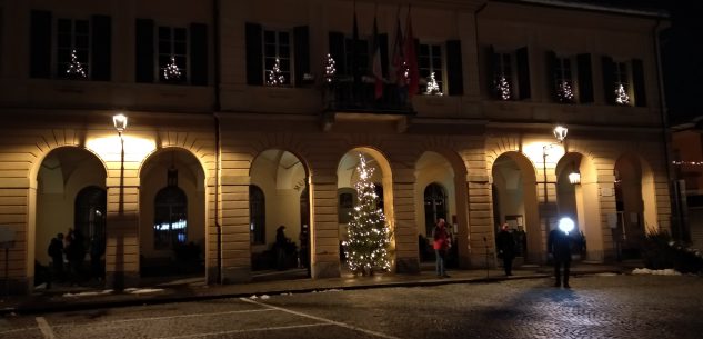 La Guida - Accesa l’illuminazione natalizia nel centro storico di Peveragno