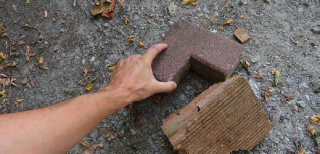 La Guida - Lo ferisce in testa con un mattone, vicini di casa a processo