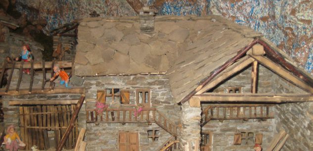 La Guida - A Isasca un presepe fra le case occitane dai tetti a losa
