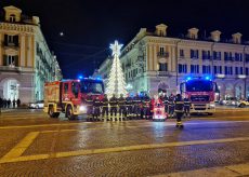 La Guida - I Vigili del fuoco di Cuneo soccorrono… Babbo Natale! (video)