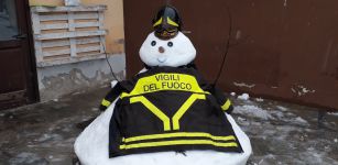 La Guida - Bimbi e Vigili del Fuoco per un pupazzo di neve speciale