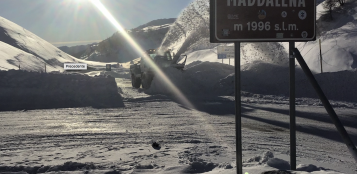 La Guida - Colle della Maddalena bloccato, tir di traverso in mezzo alla corsia