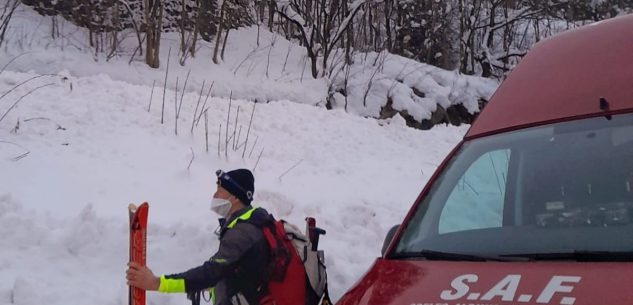 La Guida - Vigili del fuoco e Soccorso alpino recuperano una donna