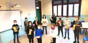 Dogliani, 500 borracce donate agli studenti dell’Einaudi La Guida - Dogliani, 500 borracce donate agli studenti dell’Einaudi