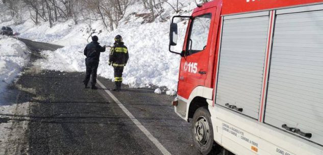 La Guida - Massa di neve sulla strada verso Pian Munè