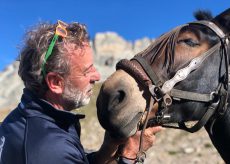 La Guida - Fabbro di San Damiano Macra e la mula Pioggia protagonisti di un film