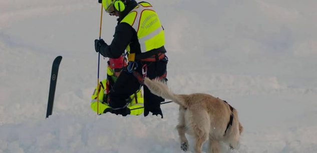 La Guida - Scialpinista travolto da una valanga sopra a Bellino: salvato dai suoi compagni