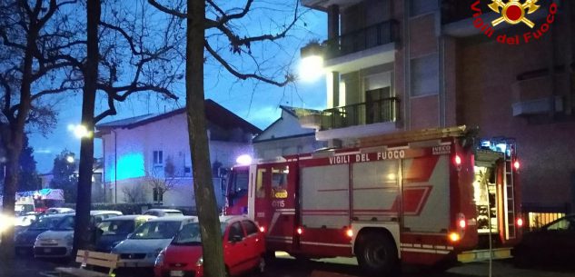 La Guida - Incendio in un alloggio, intervento dei Vigili del fuoco