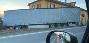 La Guida - Camion finisce fuori strada sulla salita verso Madonna dell’Olmo