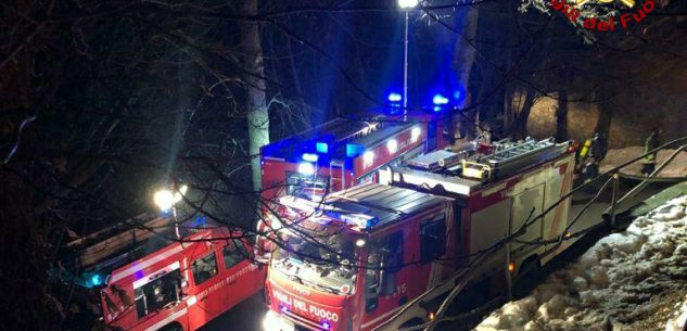 La Guida - L’auto si cappotta e prende fuoco, muore in incidente a Cervasca