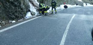 La Guida - Piccolo smottamento sulla strada del San Bernardino