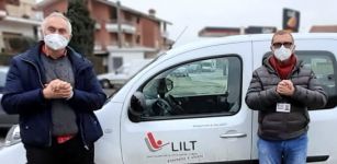 “Atleti al tuo fianco”, mascherine per chi aiuta i malati oncologici La Guida - “Atleti al tuo fianco”, mascherine per chi aiuta i malati oncologici