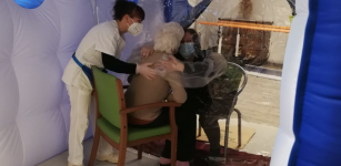 La Guida - Peveragno, in casa di riposo incontri nella stanza degli abbracci (video)