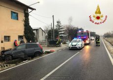 La Guida - Auto sbanda e finisce contro il muretto di una casa