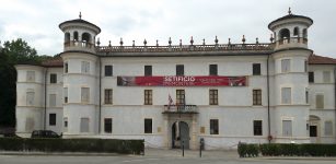 Ritratti famigliari al filatoio di Caraglio La Guida - Ritratti famigliari al filatoio di Caraglio