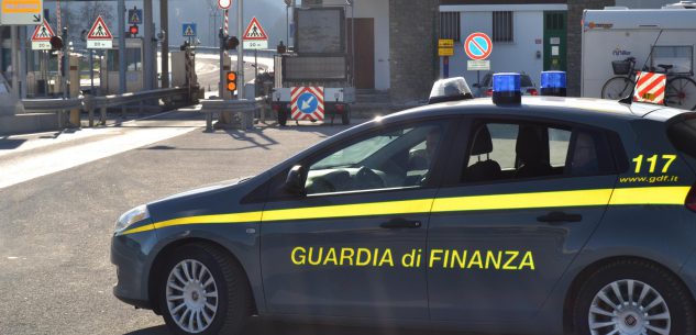 La Guida - Finanzieri sequestrano 400 grammi di sostanze stupefacenti