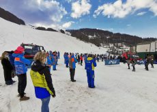 La Guida - A Limone Quota 1400, l’urlo del mondo dello sci alpino (video)