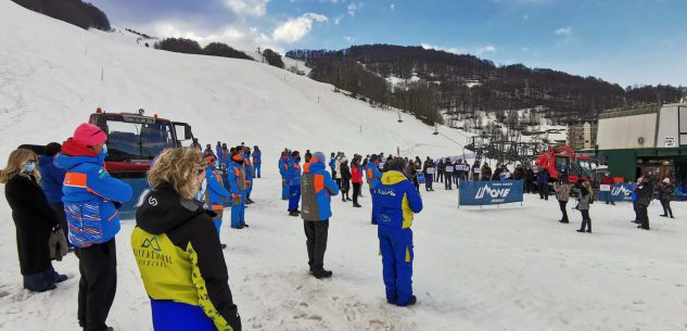 La Guida - A Limone Quota 1400, l’urlo del mondo dello sci alpino (video)