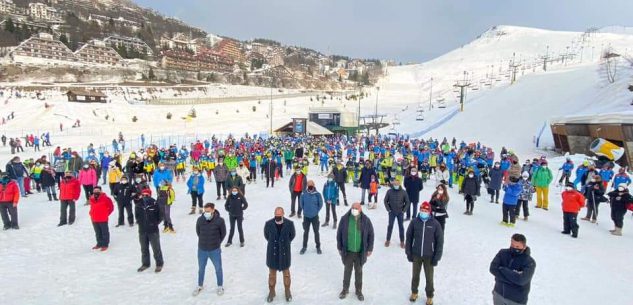 La Guida - Flash mob del mondo della neve a Prato Nevoso e Artesina