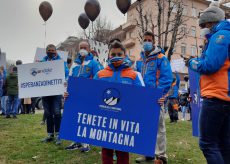 La Guida - “Tenete in vita la montagna” in centinaia dalle vallate a Cuneo (video)