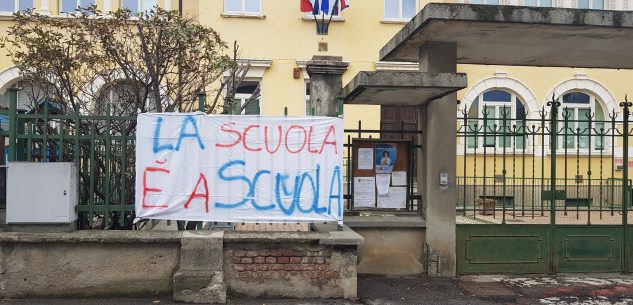 La Guida - Piasco, genitori in protesta per la chiusura delle scuole