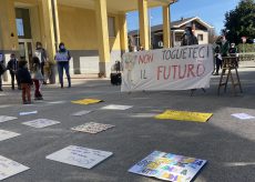 La Guida - “La scuola è in presenza, no alla dad”, presidio per la scuola a Caraglio – video