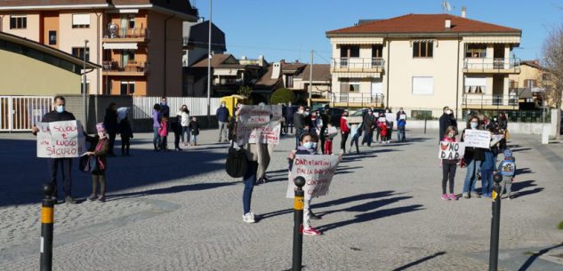 La Guida - Manifestazione a Roccavione per il ritorno a scuola